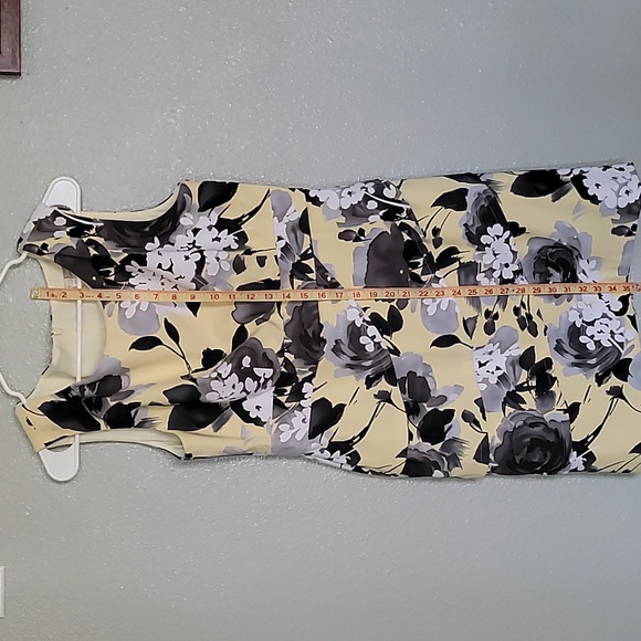 Floral Sleeveless Dress - Yellow and Black - Picture 7 of 7